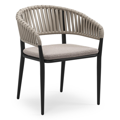 Tolfa stapelbare tuinstoel in zwart aluminium en beige verticaal geweven luxe vlakke brede rope met stoelkussen in All Weather Sunbrella® Luxe Wander Granite