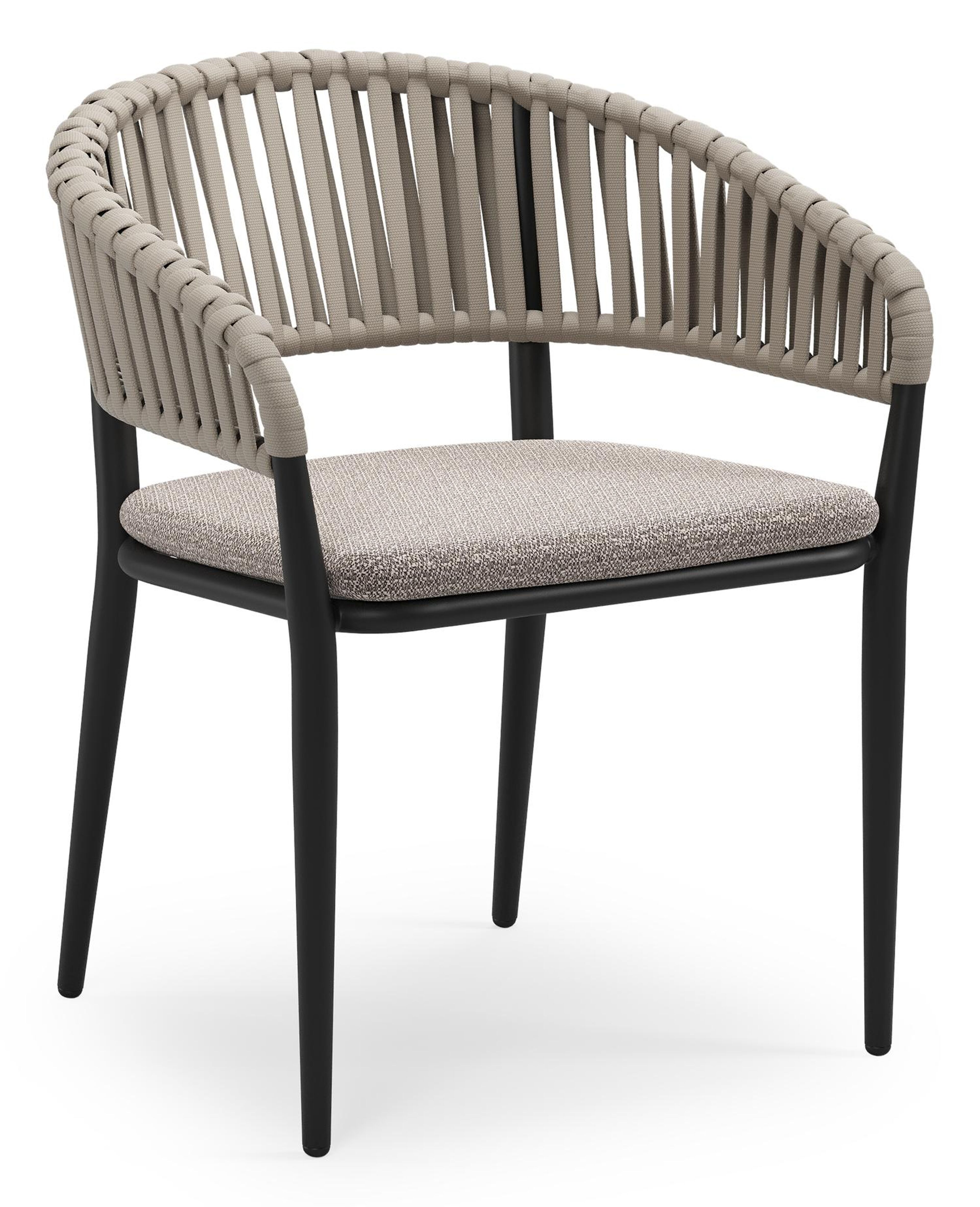 Tolfa stapelbare tuinstoel in zwart aluminium en beige verticaal geweven luxe vlakke brede rope met stoelkussen in All Weather Sunbrella® Luxe Wander Granite