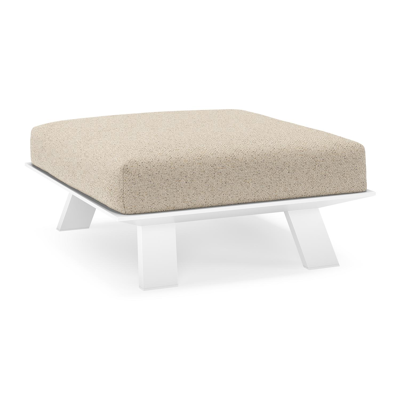Cesano poef in wit aluminium met bora desert all weather Cosytica kussen
