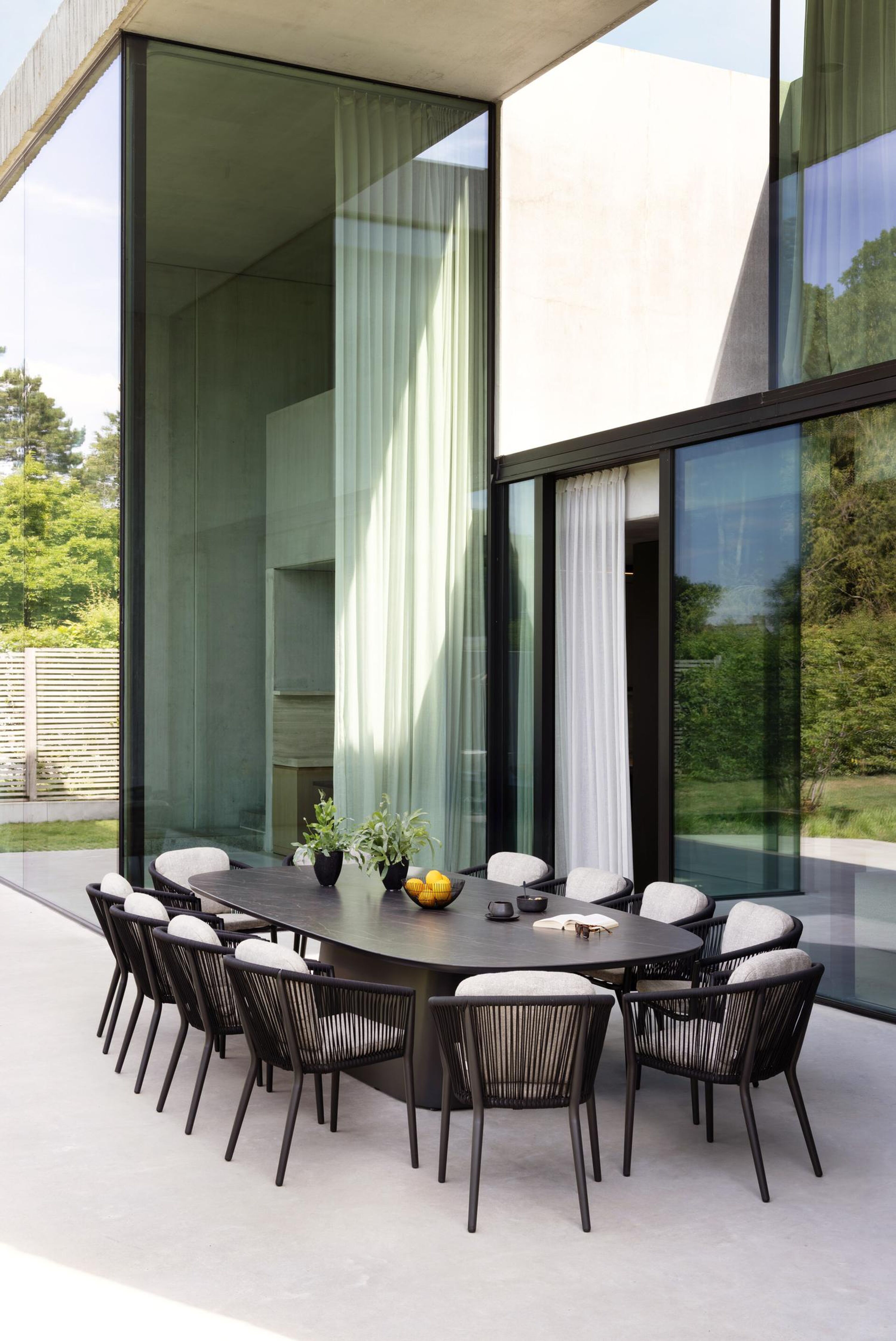Amico tuintafel bombo xl in zwart aluminium en volkeramiek Black Obsession - L 320 x B 148 x H 74 cm