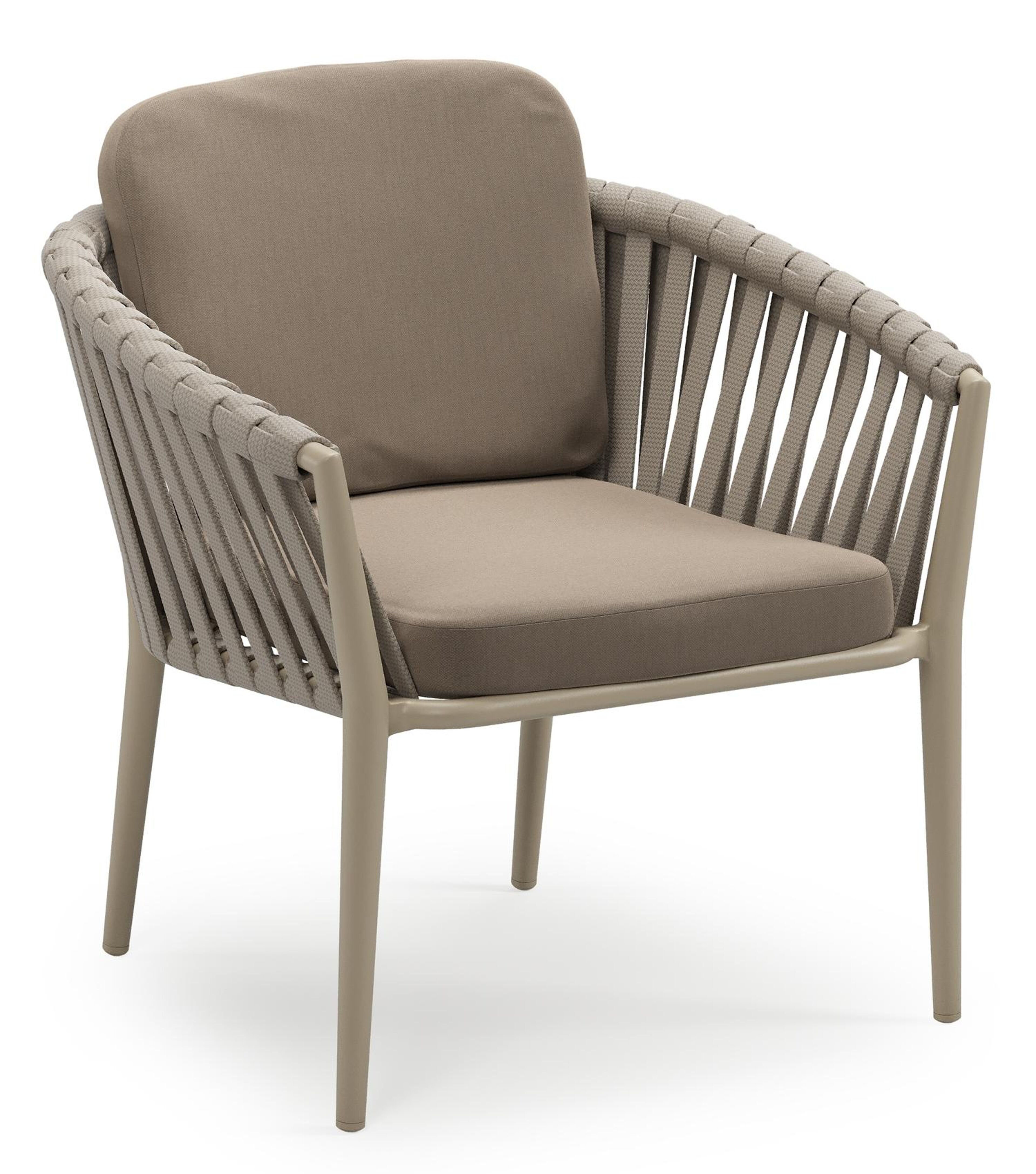 Orso low dining tuinstoel in beige aluminium en beige verticaal geweven luxe vlakke brede rope met stoelkussen in All Weather Sunbrella® Luxe Natte Heather Grey