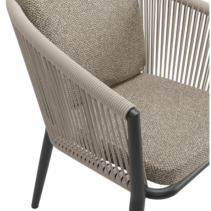 Orso tuinstoel in zwart aluminium en beige verticaal geweven ronde rope met luxe zitkussen in All Weather Cosytica Madagascar Burch