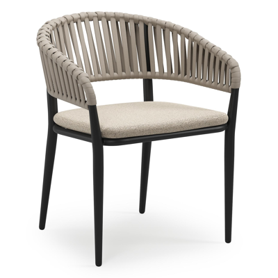Tolfa stapelbare tuinstoel in zwart aluminium en beige verticaal geweven luxe vlakke brede rope met stoelkussen in All Weather Cosytica Marbella Beige