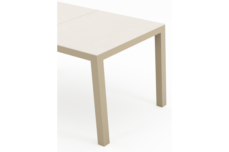 Toma tuinset in beige aluminium en beige sintered stone met 6 stapelbare Bahia tuinstoelen