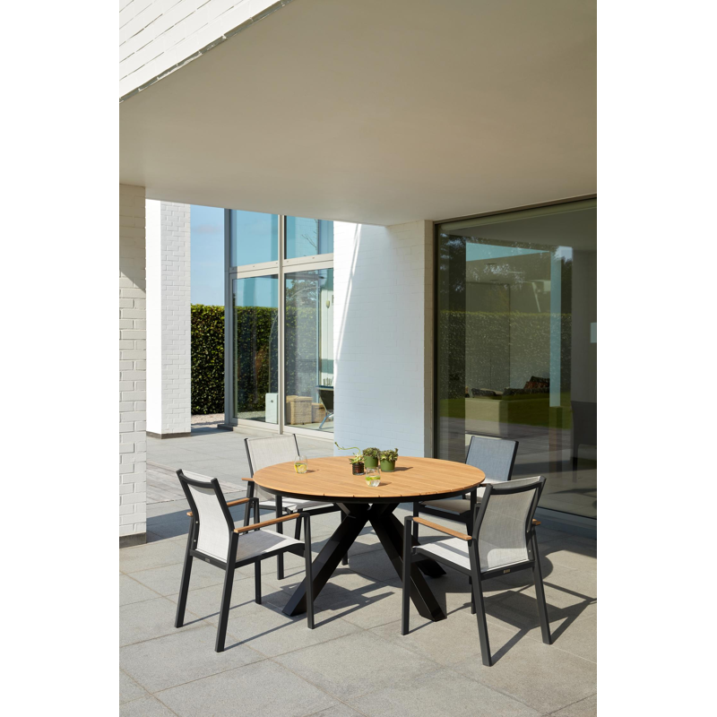 Tora tuinset in zwart aluminium en naturel polywood tafelblad met 4 stapelbare Bahia tuinstoelen