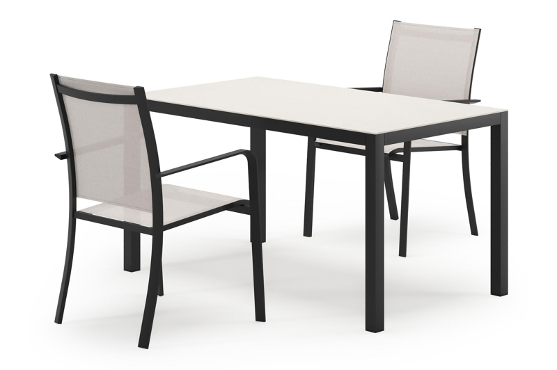 Feltro tuinset in zwart aluminium en sintered stone Crema minerale met 2 Calobra tuinstoelen