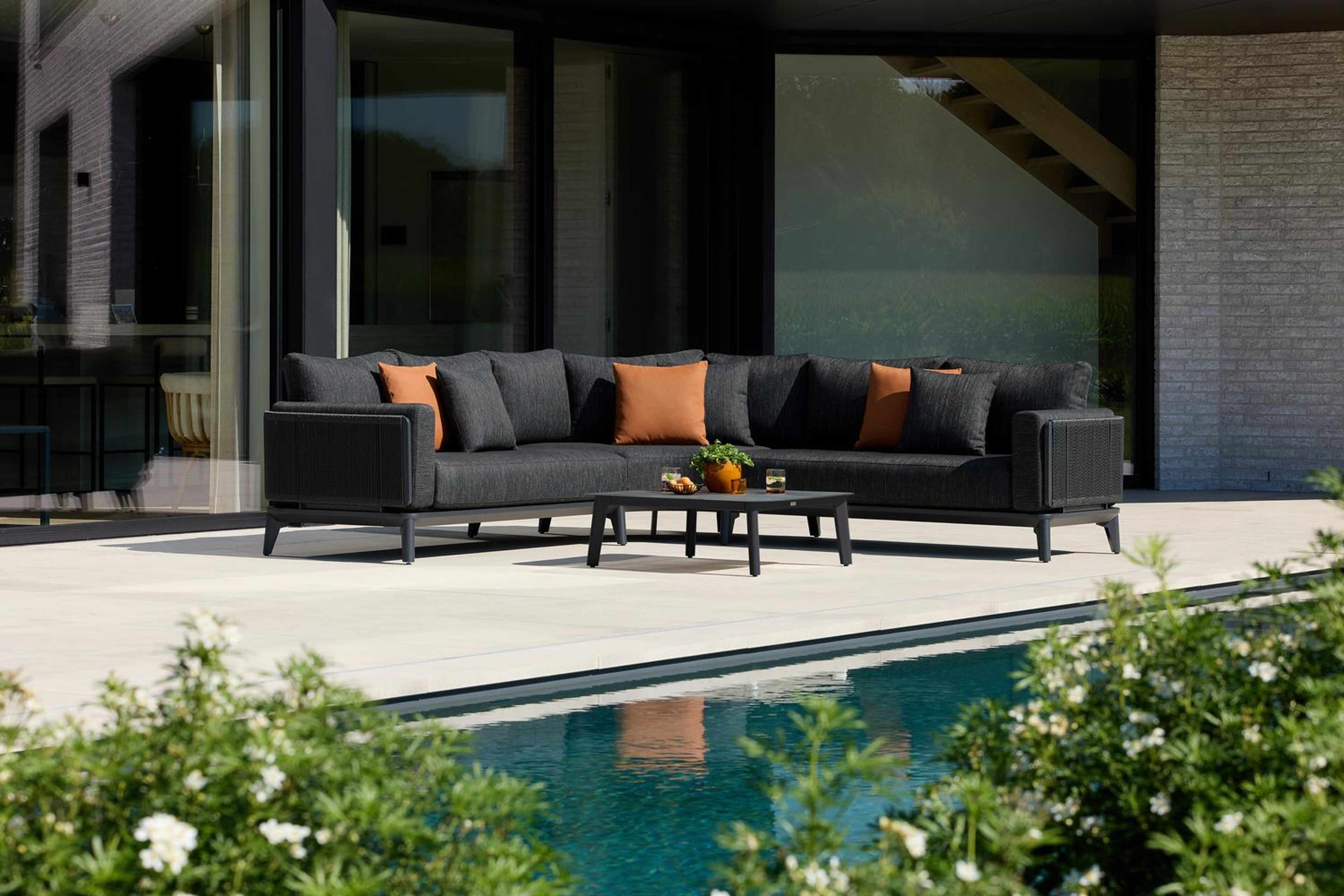 Mosa loungetafel in zwart aluminium - L 85 x B 85 x H 30 cm