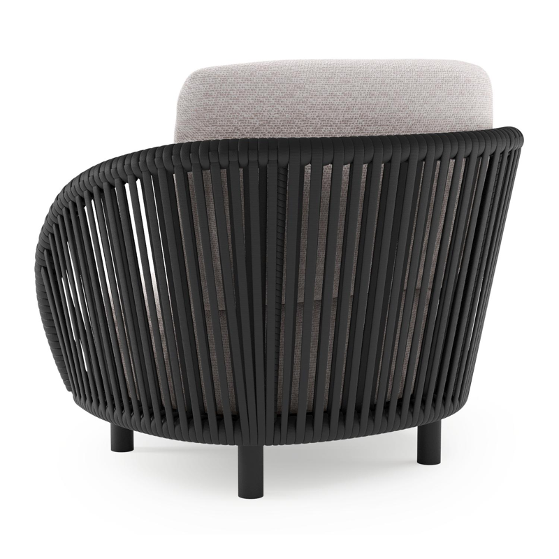 Lupino loungestoel in zwart aluminium en zwart verticaal geweven luxe vlakke brede rope met wander gobi all weather sunbrella® luxe kussen