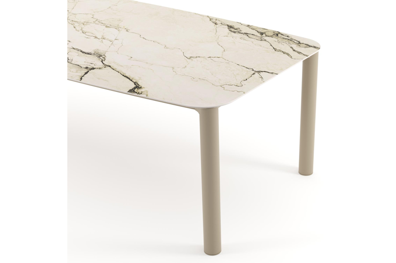 Orso tuintafel bootvorm in beige aluminium en volkeramiek Colorado Dunes - L 255 x B 115 x H 74.5 cm