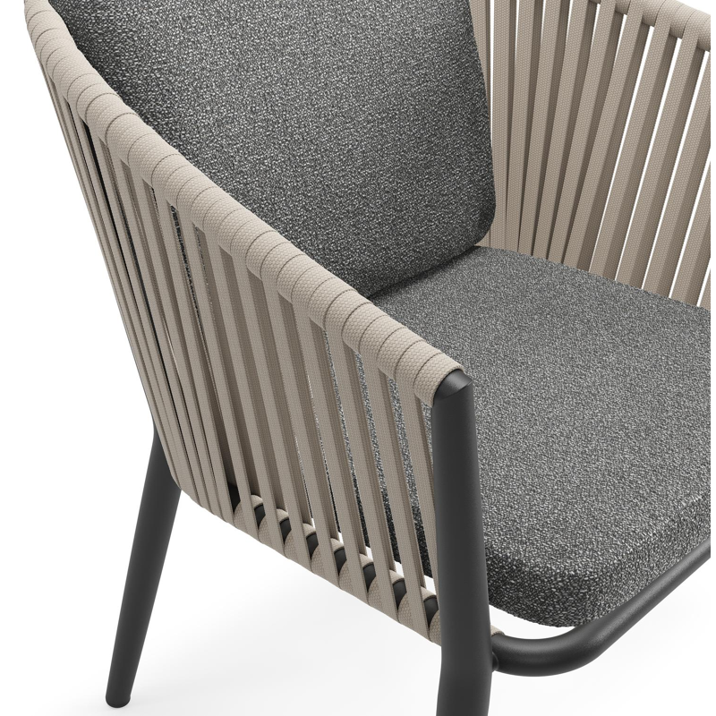 Orso tuinstoel in zwart aluminium en beige verticaal geweven vlakke rope met luxe zitkussen in All Weather Cosytica Catania Black
