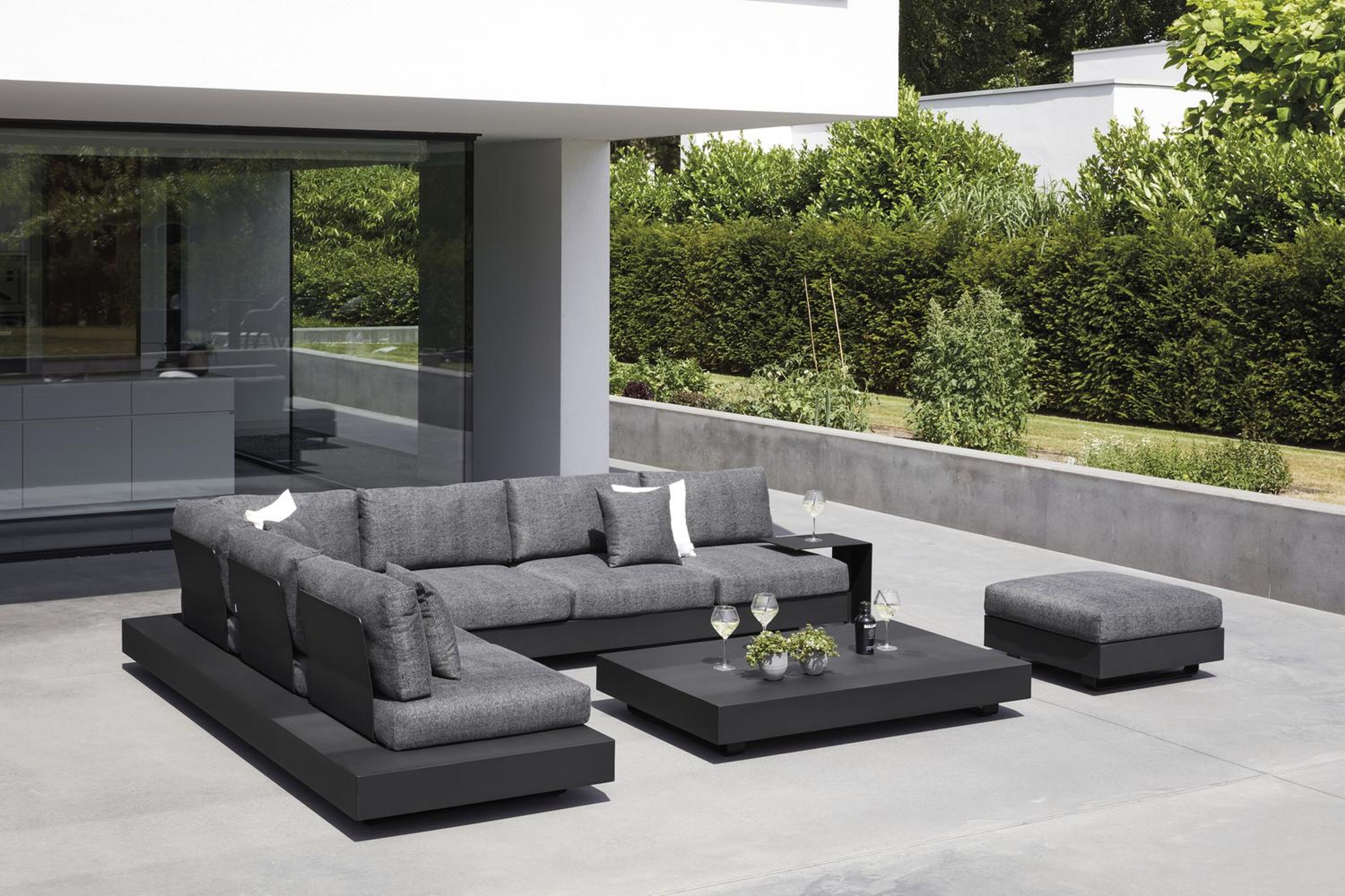 Tufo loungetafel in zwart aluminium - L 156 x B 98 x H 23,8 cm