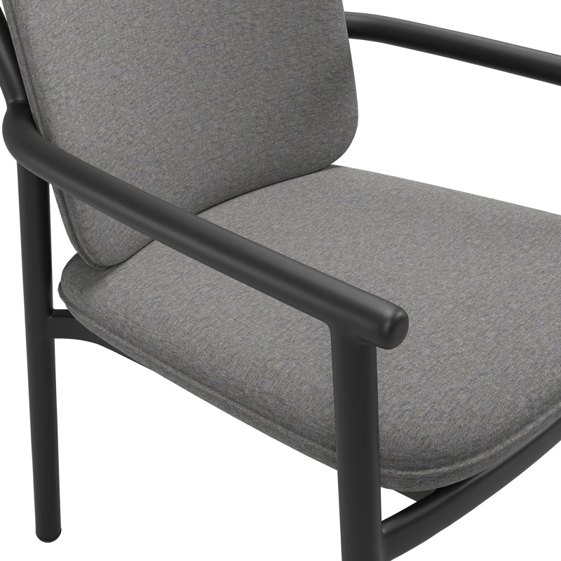 Bono stapelbare tuinstoel in zwart aluminium met stoelkussen in All Weather Sunbrella® Luxe Heritage Slate