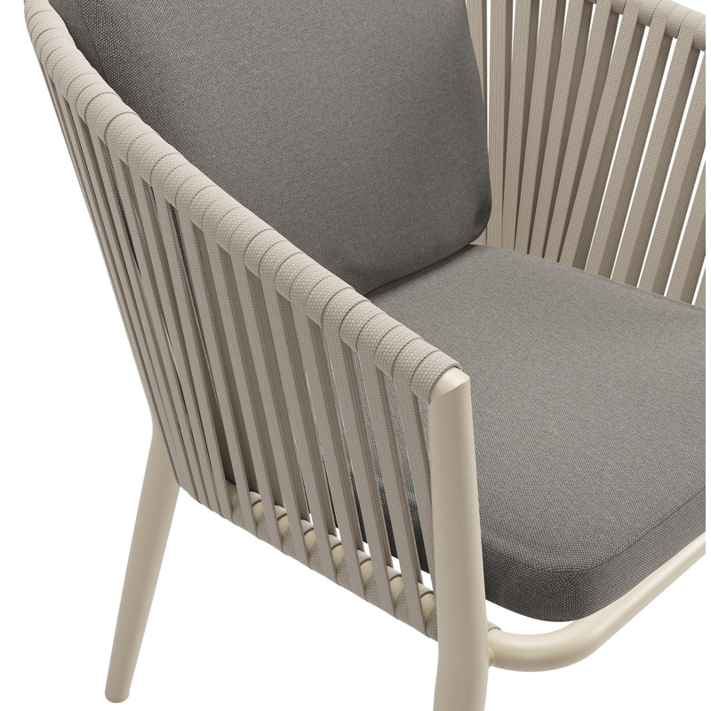 Chaise de jardin Orso en aluminium beige et corde plate tissée verticalement beige avec coussin luxe en All Weather Sunbrella® Luxe Natte Dark Taupe
