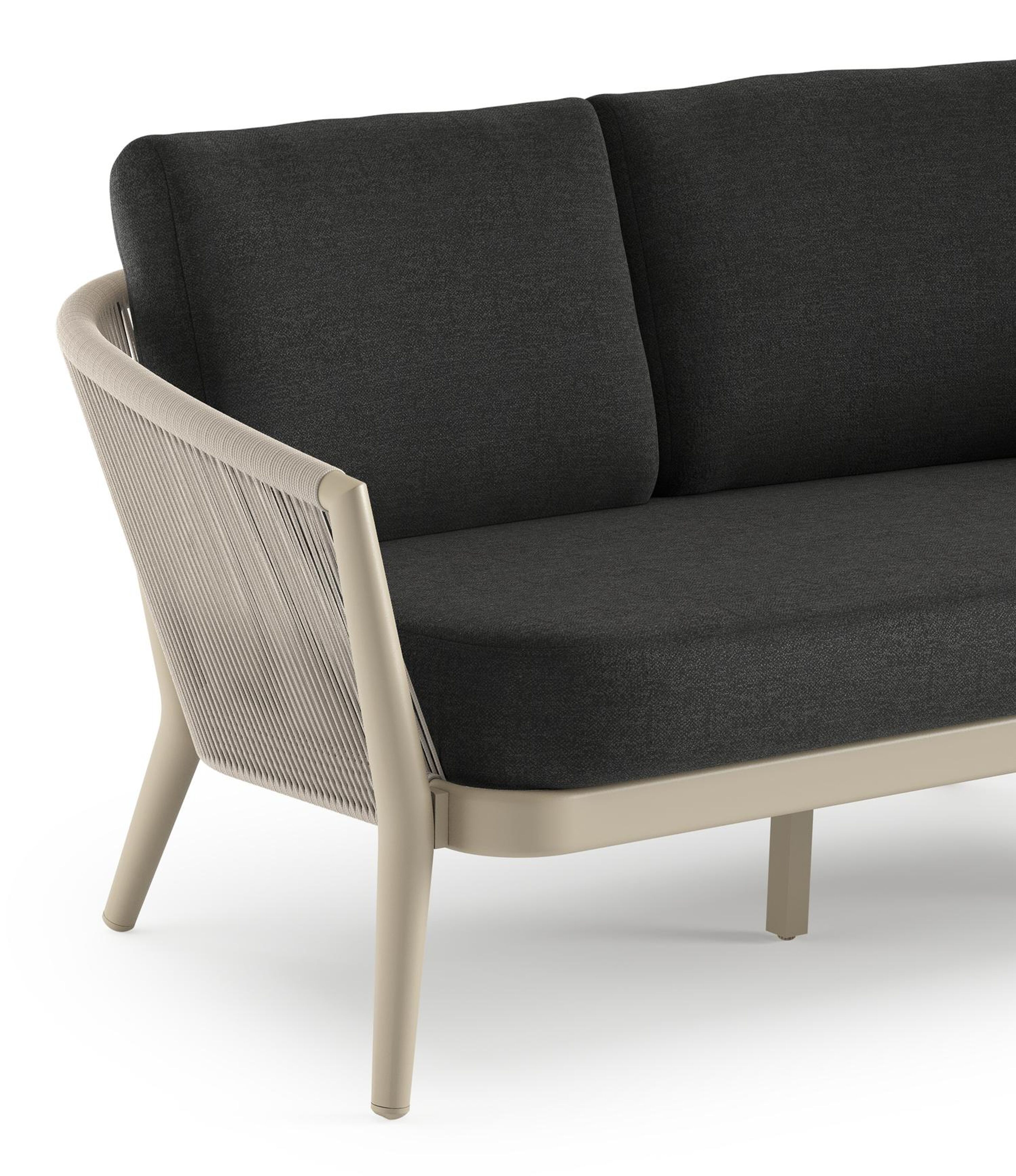 Orso loungebank in beige aluminium en beige verticaal geweven ronde rope met Chartres Sooty all weather sunbrella® luxe kussen