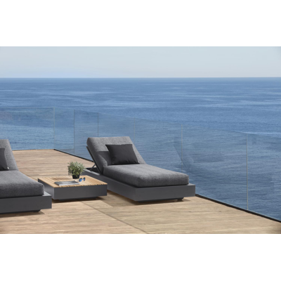 Como verstelbaar ligbed in zwart aluminium met lopi marble all weather Sunbrella® luxe kussen