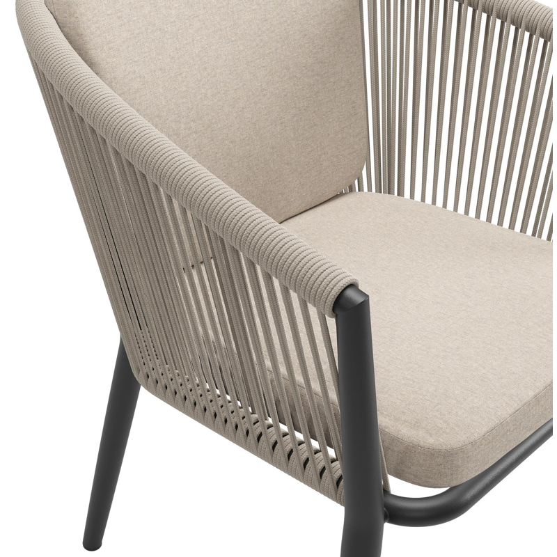 Orso tuinstoel in zwart aluminium en beige verticaal geweven ronde rope met zitkussen in All Weather Sunbrella® Luxe Heritage Ash