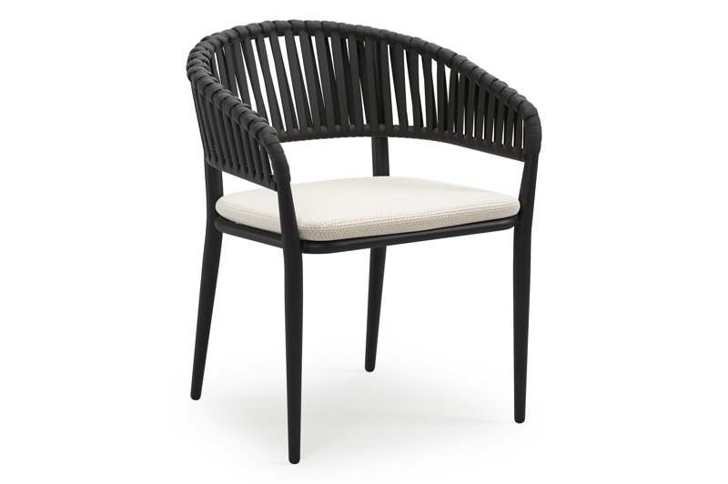Tolfa stapelbare tuinstoel in zwart aluminium en zwart verticaal geweven luxe vlakke brede rope met stoelkussen in All Weather Cosytica Althea Off White