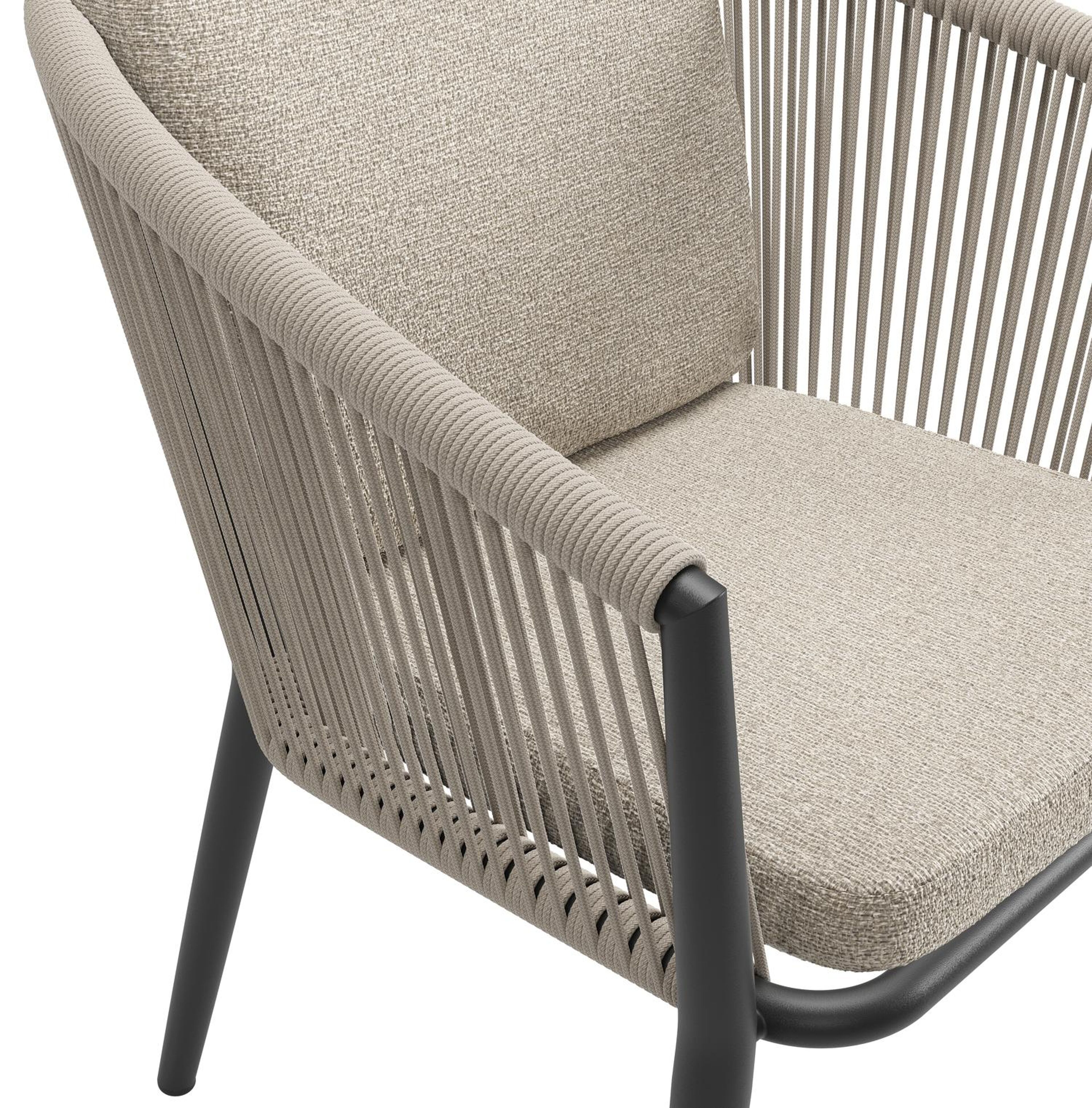 Orso tuinstoel in zwart aluminium en beige verticaal geweven ronde rope met luxe zitkussen in All Weather Cosytica Catania Sand