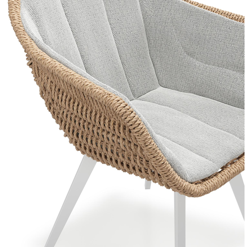 Pagino tuinstoel in wit aluminium en naturel ronde wicker met zitkussen in All Weather Sunbrella® Luxe Savane Nimbus