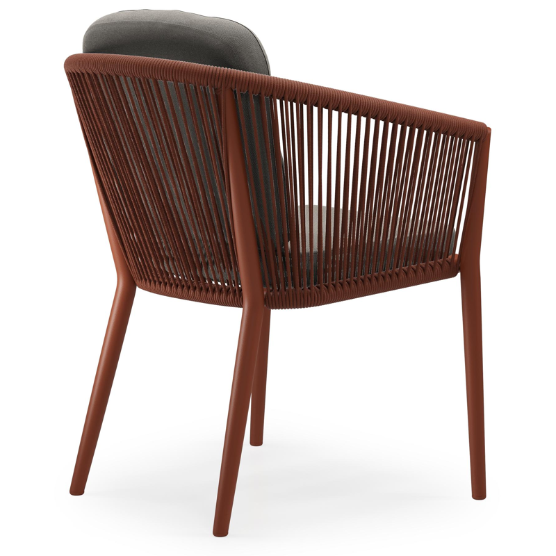 Chaise de jardin Orso en aluminium brun rouille et corde ronde tissée verticalement brun rouille avec coussin luxe en All Weather Sunbrella® Luxe Natte Dark Taupe