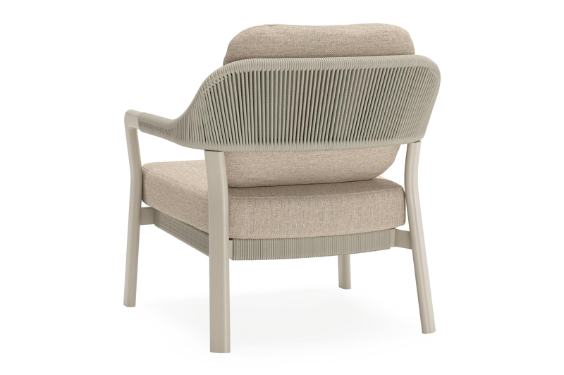 Tamariu loungestoel in beige aluminium en beige verticaal geweven ronde rope met rustic weather+ softtouch kussen