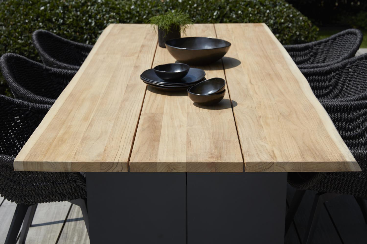 Portofino tuintafel in zwart aluminium en teak - L 240 x B 102 x H 74,5 cm
