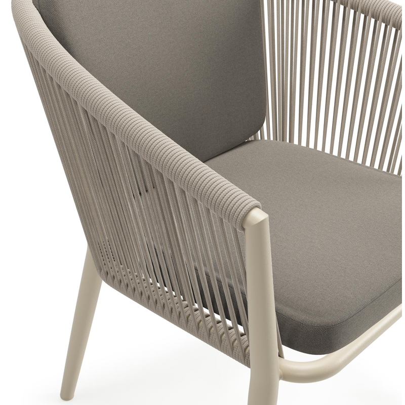 Orso tuinstoel in beige aluminium en beige verticaal geweven ronde rope met zitkussen in All Weather Sunbrella® Luxe Natte Carbon Beige
