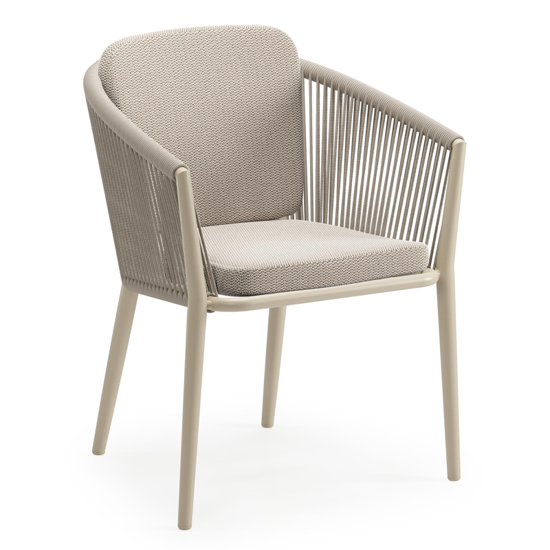 Orso tuinstoel in beige aluminium en beige verticaal geweven ronde rope met zitkussen in All Weather Sunbrella® Luxe Lopi Fossil