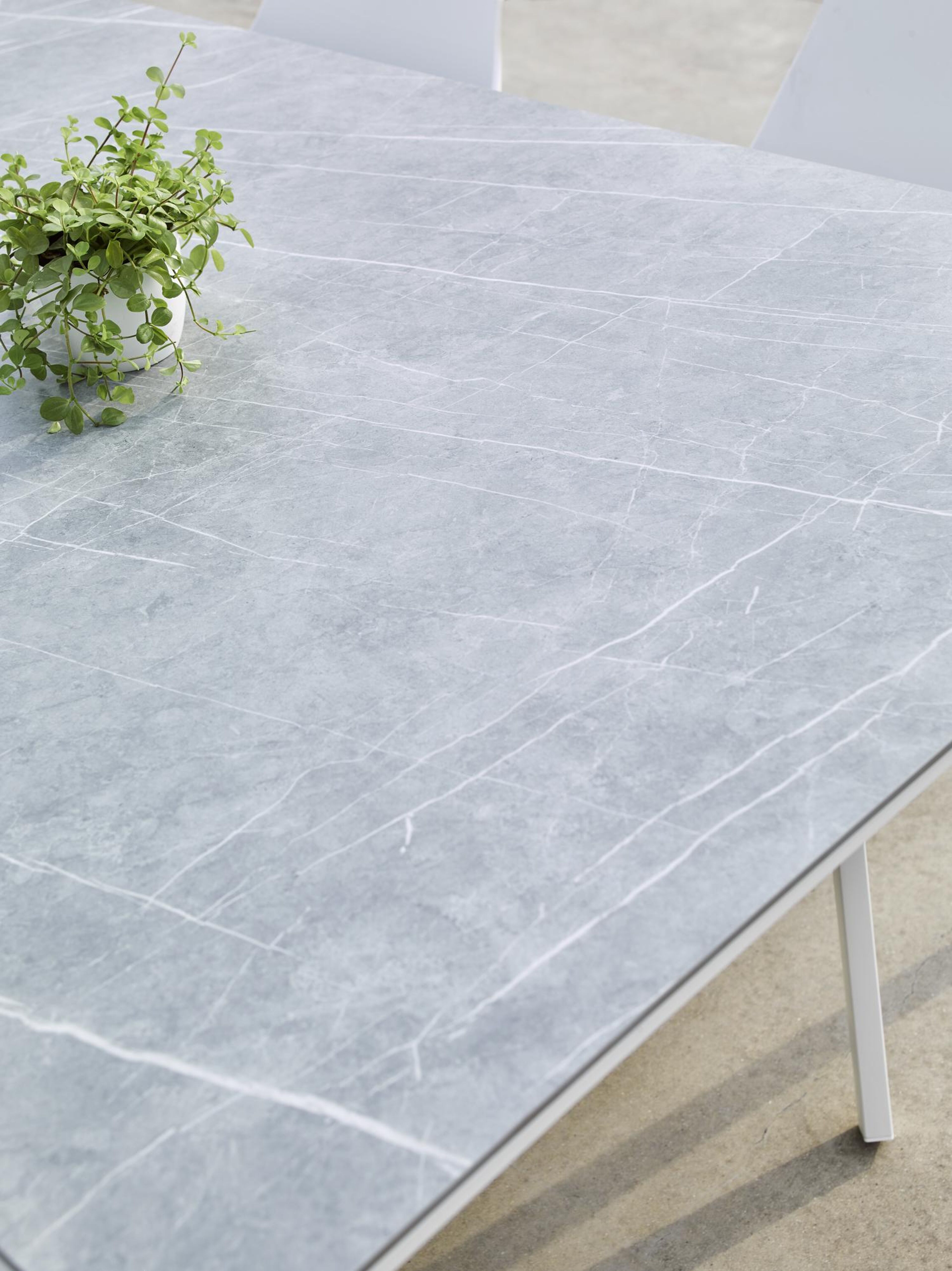 Mesa tuinstoel in wit aluminium en wit kunststof