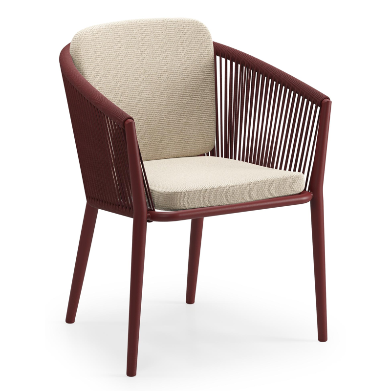 Chaise de jardin Orso en aluminium ruby et corde ronde tissée verticalement ruby avec coussin en All Weather Cosytica Althea Chalk