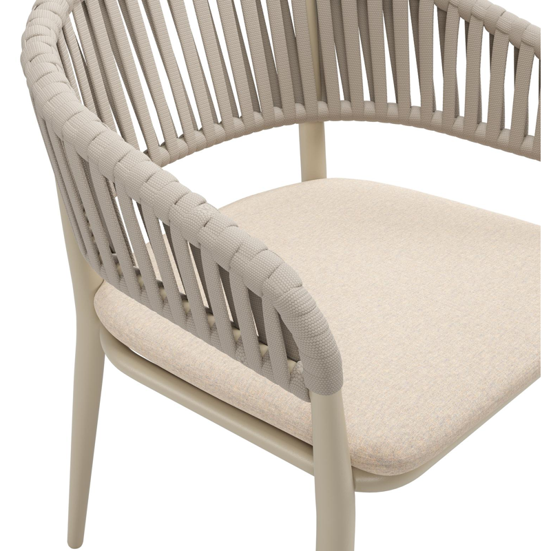 Tolfa stapelbare tuinstoel in beige aluminium en beige verticaal geweven luxe vlakke brede rope met stoelkussen in All Weather Sunbrella® Luxe Heritage Papyrus
