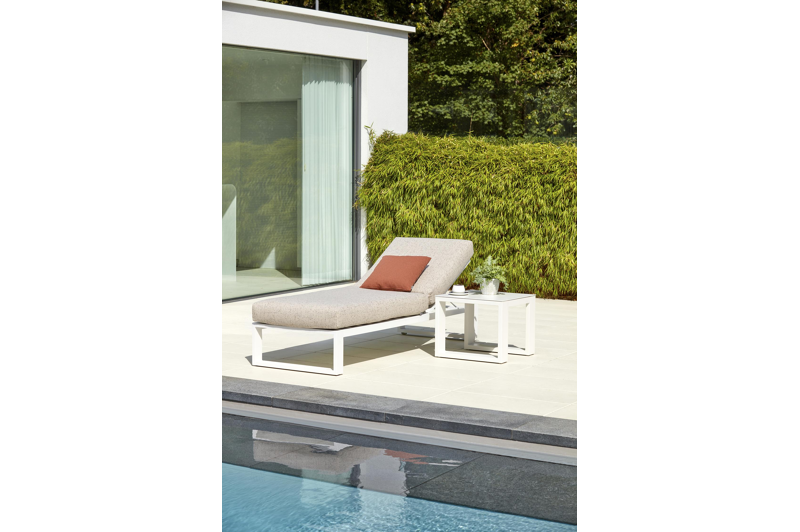 Table d'appoint Verato en aluminium blanc - Lg 55 x larg. 55 x H 45 cm