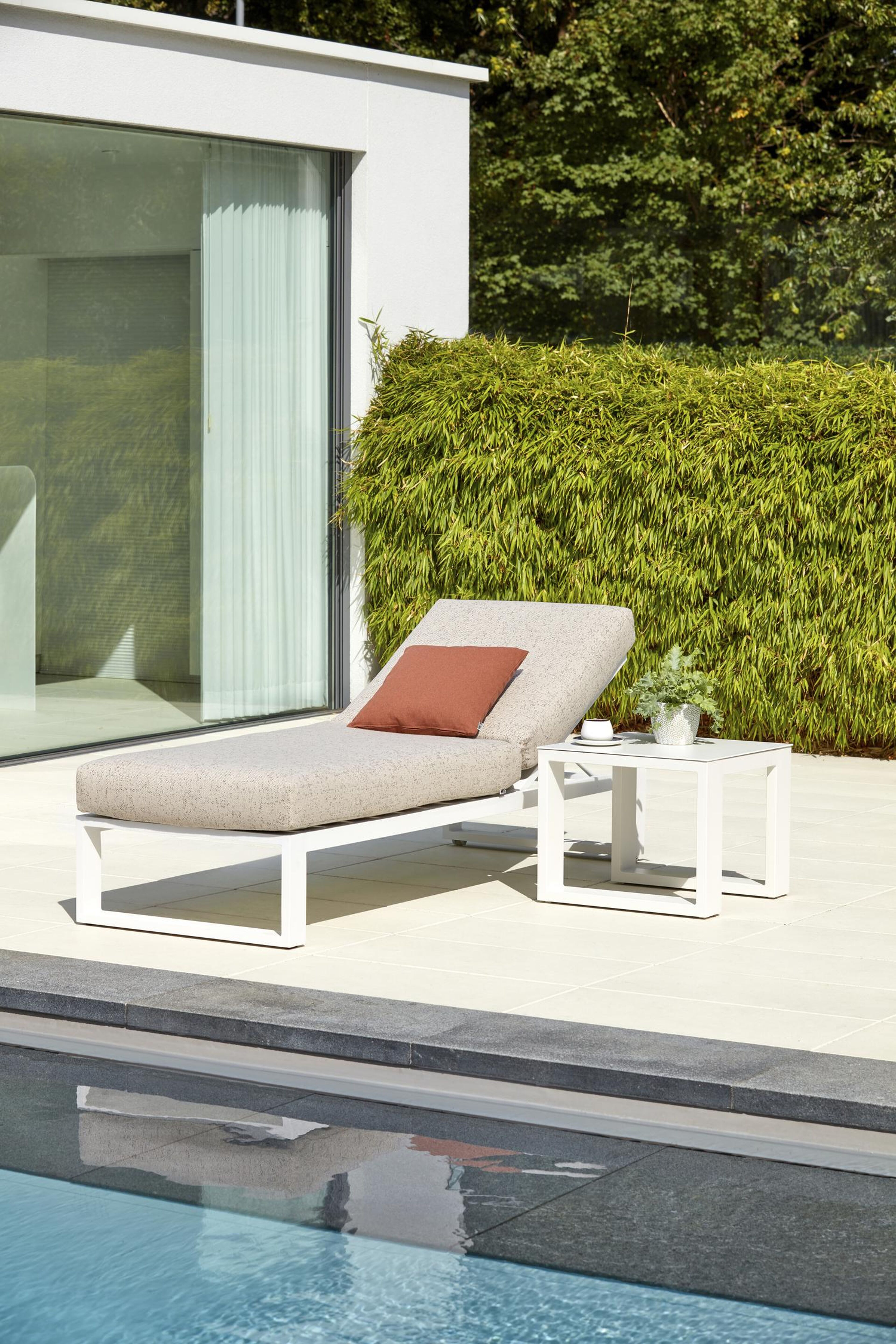 Table d'appoint Verato en aluminium blanc - Lg 55 x larg. 55 x H 45 cm