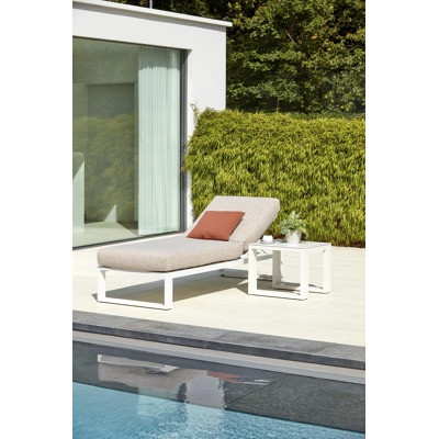 Verato bijzettafel in wit aluminium - L 55 x B 55 x H 45 cm