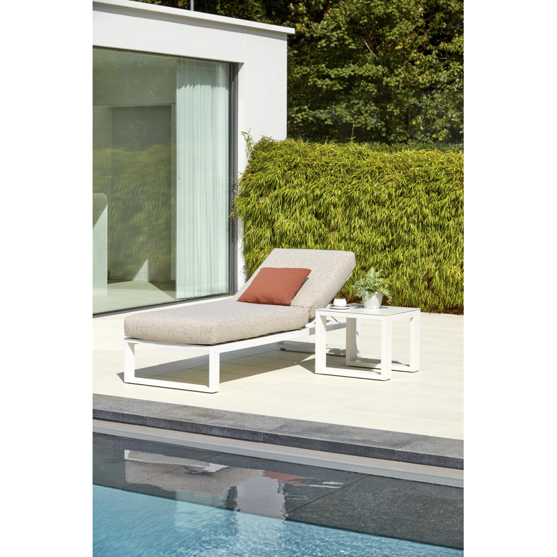 Verato bijzettafel in wit aluminium - L 55 x B 55 x H 45 cm