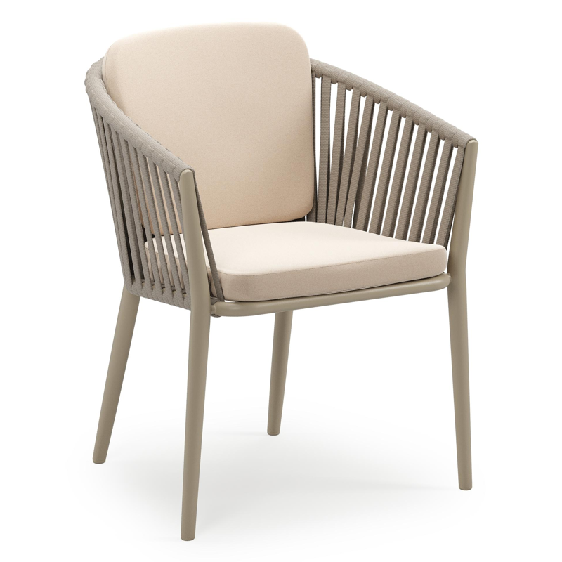 Chaise de jardin empilable Orso en aluminium beige et corde large plate de luxe tissée verticalement beige avec coussin en All Weather Sunbrella® Luxe Natte Linen Chalk