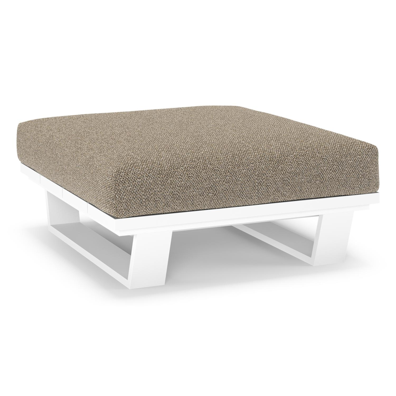 Pouf Pagino en aluminium blanc et coussins en all weather cosytica madagascar burch