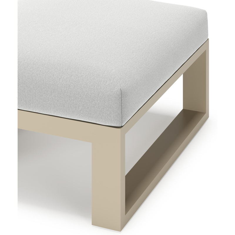 Verato poef in beige aluminium met natte grey chine all weather sunbrella® luxe kussen