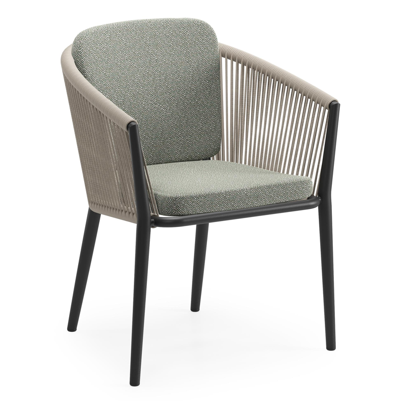 Orso tuinstoel in zwart aluminium en beige verticaal geweven ronde rope met zitkussen in All Weather Sunbrella® Luxe Savane Leaf