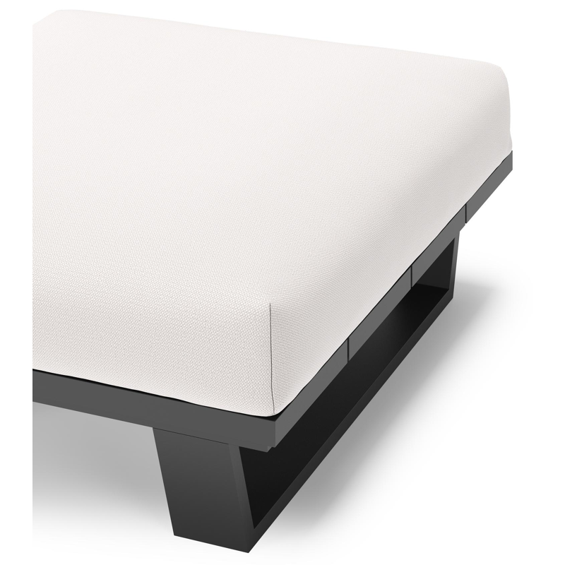 Pagino poef in zwart aluminium met savane whisper all weather sunbrella® luxe kussen