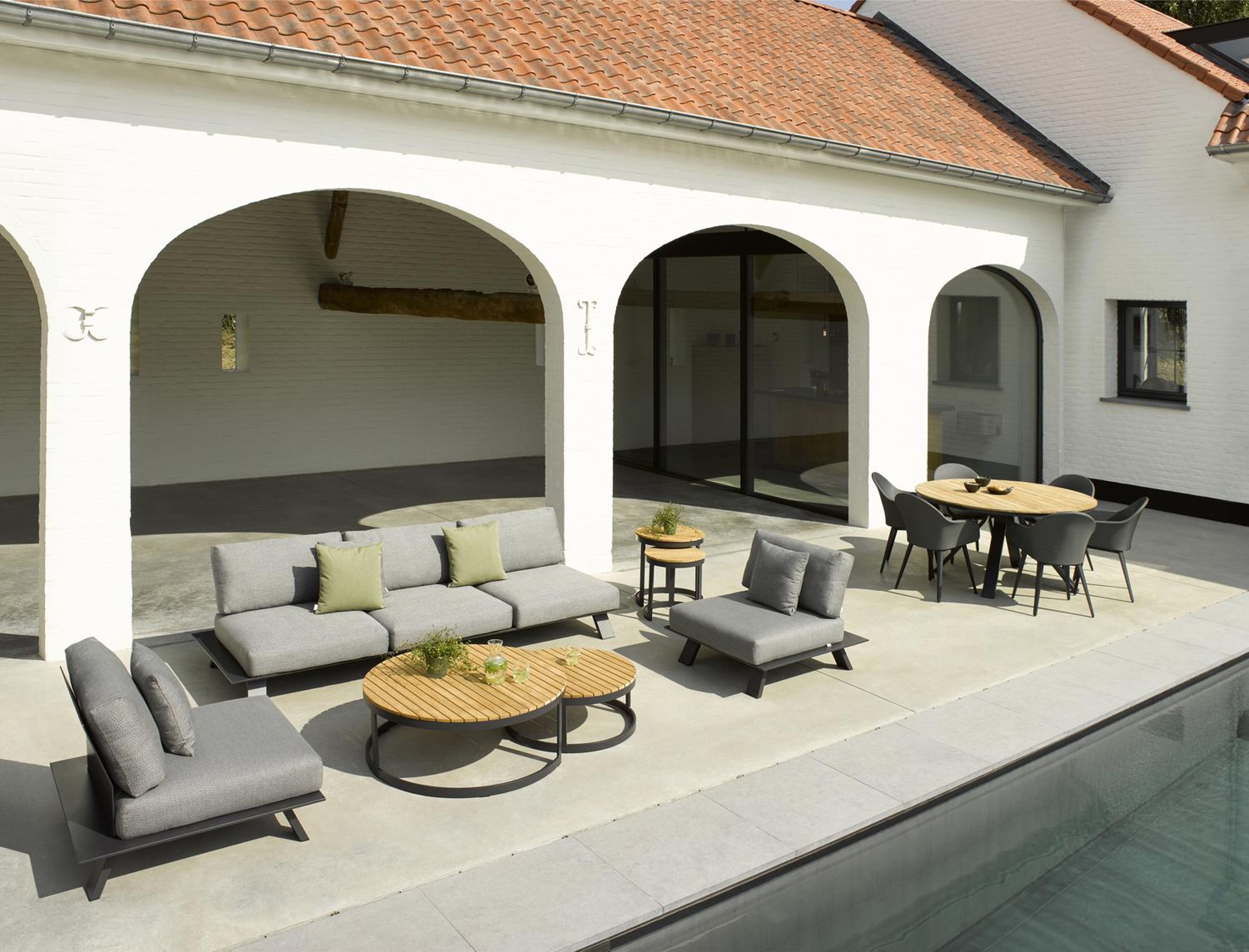 Tables d'appoint Enna en aluminium noir et teck naturel - Dia. 44 X H 46 cm