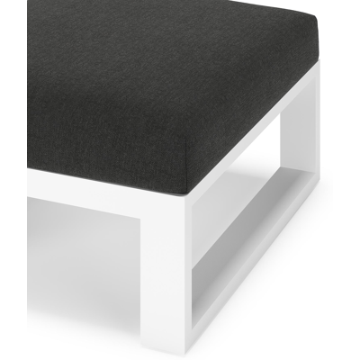 Verato poef in wit aluminium met chartres sooty all weather sunbrella® luxe kussen
