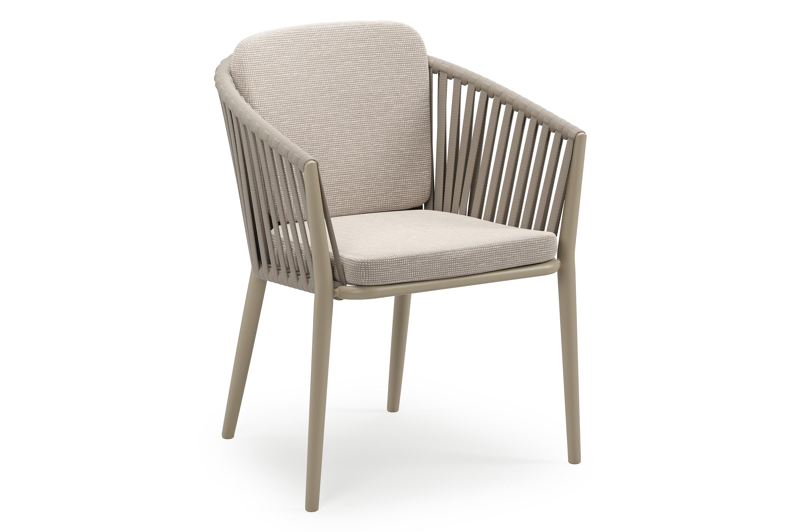 Chaise de jardin empilable Orso en aluminium beige et corde large plate de luxe tissée verticalement beige avec coussin en All Weather Sunbrella® Luxe Slow Farafra