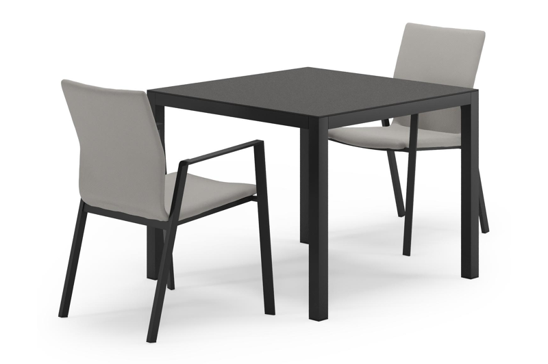 Feltro tuinset in zwart aluminium en sintered stone Notte minerale met 2 Madura tuinstoelen