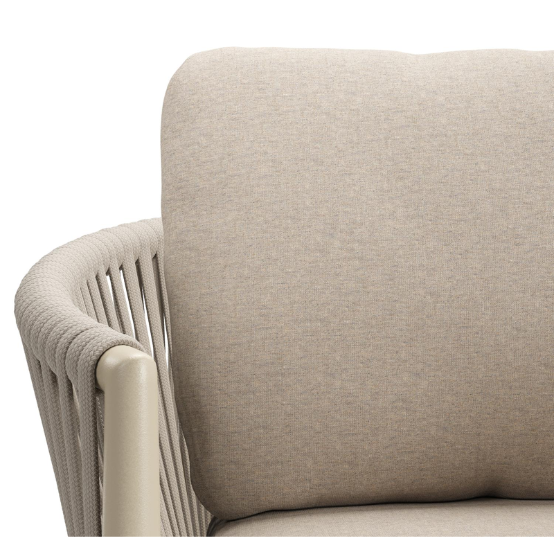 Organo tuinstoel in beige aluminium en beige verticaal geweven luxe vlakke rope met zitkussen in All Weather Sunbrella® Luxe Heritage Ash