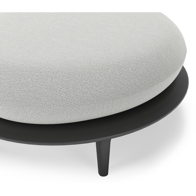 Bomero poef in zwart aluminium met savane nimbus all weather sunbrella® luxe kussen