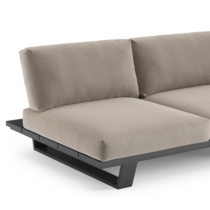 Salon de jardin d'angle Pagino en aluminium noir et coussins en all weather sunbrella® luxe savane coconut