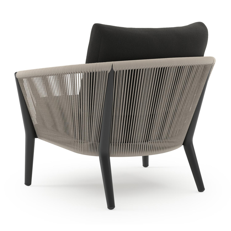 Orso loungestoel in zwart aluminium en beige verticaal geweven ronde rope met Natte Sooty all weather sunbrella® luxe kussen
