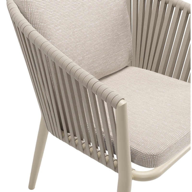 Orso tuinstoel in beige aluminium en beige verticaal geweven vlakke rope met luxe zitkussen in All Weather Sunbrella® Luxe Slow Farafra