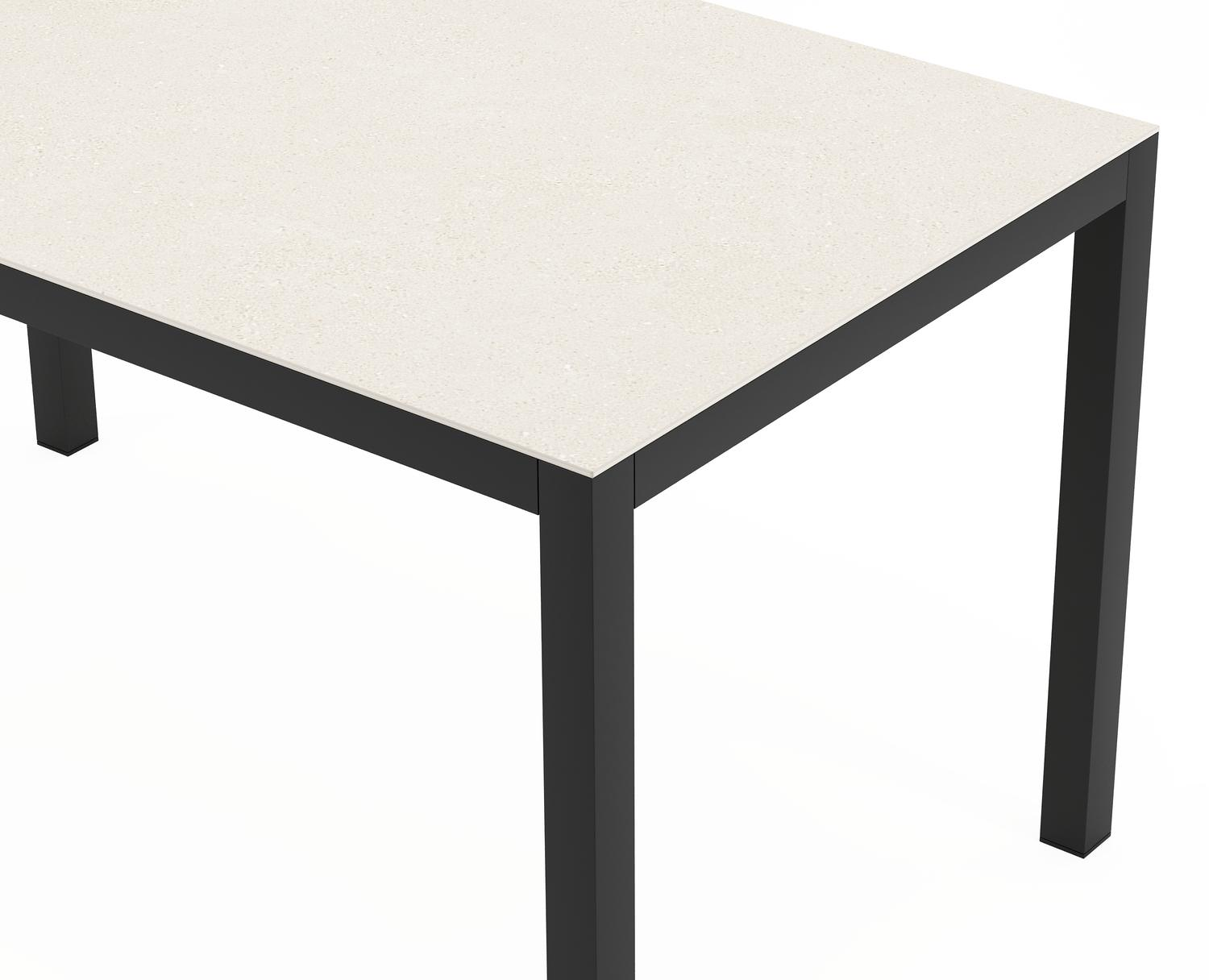 Ensemble de jardin Feltro en aluminium noir et sintered stone Crema minerale avec 2 chaises de jardin Calobra